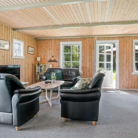 Nanja - 759m From The Sea In Nw Jutland By Interhome Ferienhaus Løkken